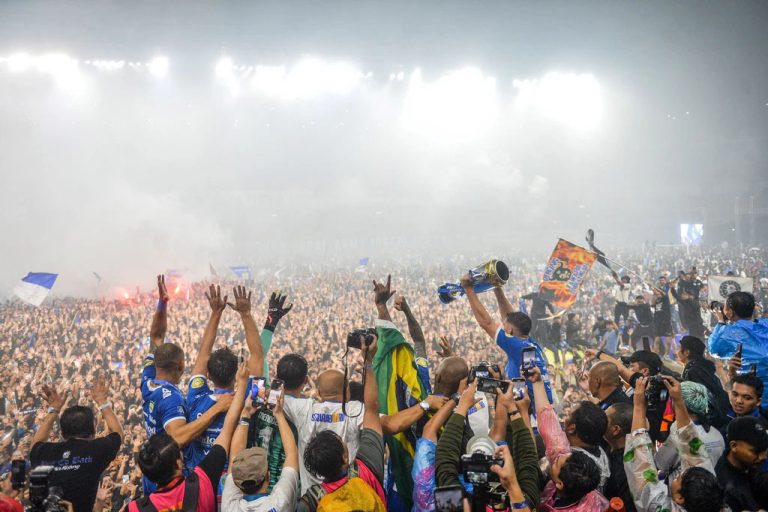Bobotoh Rusak Fasilitas Stadion GBLA: Dedi Mulyadi Ancam Pidana atau Barak Militer