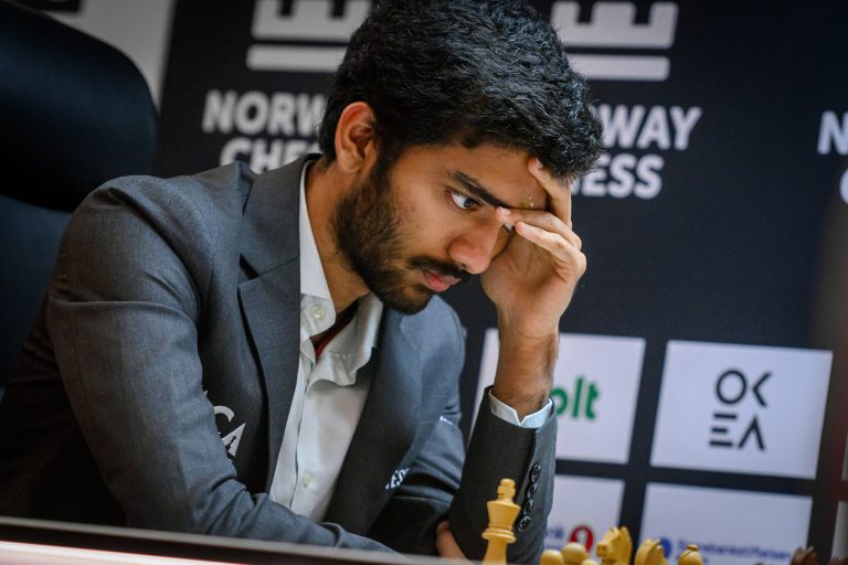 Gukesh Mengguncang Dunia Catur: Kemenangan Epik atas Magnus Carlsen di Norway Chess 2025