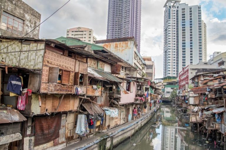 Angka Kemiskinan Turun di Tengah Gelombang PHK, Apakah Data BPS Menggambarkan Realita?