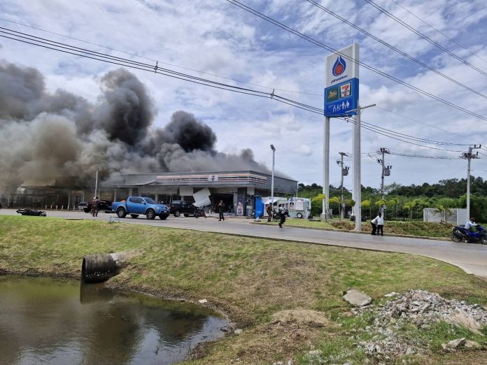 Roket dari Kamboja yang mengenai distrik sipil di Thailand menewaskan 8 orang.