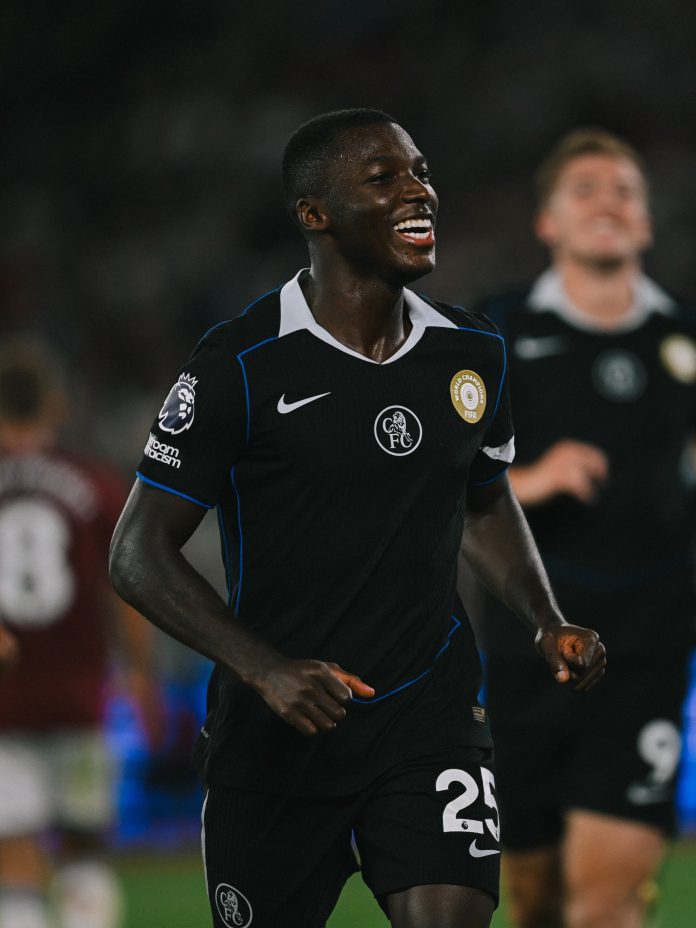 Moises Caicedo merayakan gol pada menit ke-54 saat Chelsea menghajar West Ham United 5-1 di Stadion Olimpiade London, Sabtu (23/8/2025) dini hari WIB.