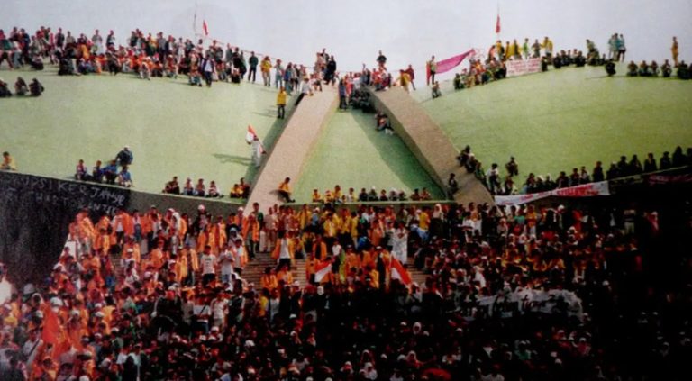 Demo Indonesia 2025: Gelombang Amarah Rakyat dan Krisis Legitimasi Negara