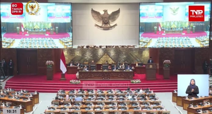 Rapat Paripurna DPR RI ke-4 Masa Persidangan I Tahun Sidang 2025–2026 mengesahkan revisi UU Penyelenggaraan Ibadah Haji dan Umrah di Senayan, Selasa (26/8/2025).
