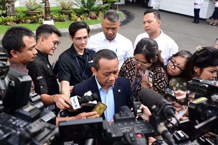 Menteri ESDM Bahlil Lahadalia menanggapi isu kelangkaan BBM nonsubsidi di Jabodetabek saat memberi keterangan pers di Kompleks Istana Kepresidenan, Senin (15/9/2025).