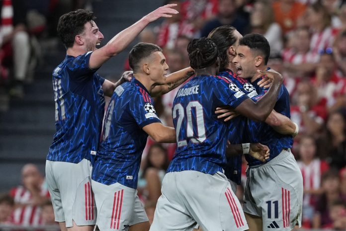 Pemain Arsenal merayakan gol Gabriel Martinelli pada menit ke-72 usai masuk menggantikan Eberechi Eze dalam laga Liga Champions melawan Athletic Bilbao, Rabu (17/9/2025).