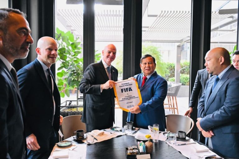 Pertemuan Prabowo dan Presiden FIFA Bahas Masa Depan Sepak Bola Indonesia