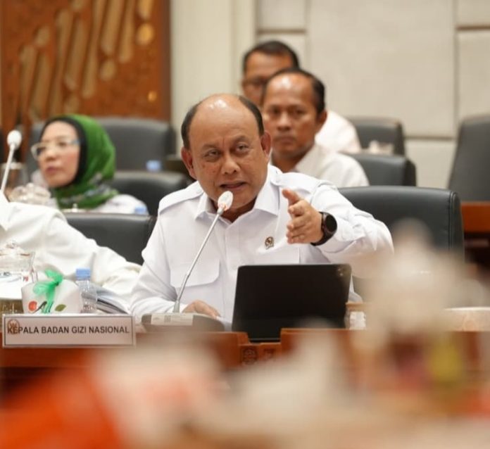 Kepala Badan Gizi Nasional (BGN) Dadan Hindayana saat mengikuti rapat dengar pendapat (RDP) bersama Komisi IX DPR di Kompleks Parlemen, Senayan, Jakarta, Senin (8/9/2025).