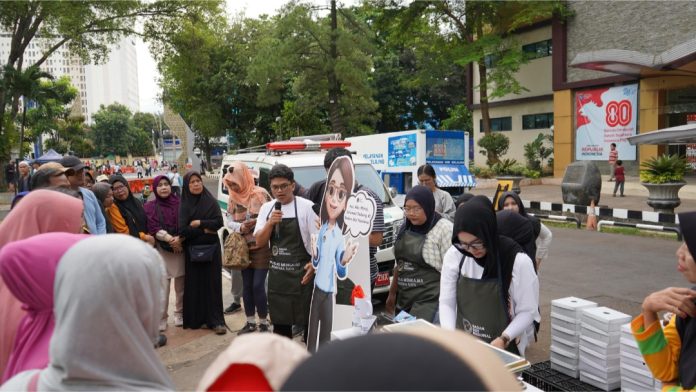 Badan Gizi Nasional (BGN) menggelar kegiatan “MBG: Coba dan Reviu Bareng” di Car Free Day Depok untuk memperkenalkan Program Makan Bergizi Gratis kepada masyarakat.