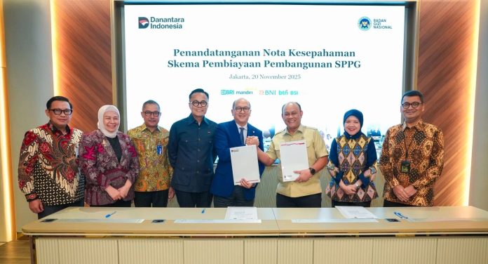Badan Pengelola Investasi Danantara Indonesia menandatangani Nota Kesepahaman (MoU) dengan Badan Gizi Nasional (BGN) untuk percepatan pembangunan SPPG dalam Program Makan Bergizi Gratis (MBG) di Jakarta, Kamis (20/11/2025).