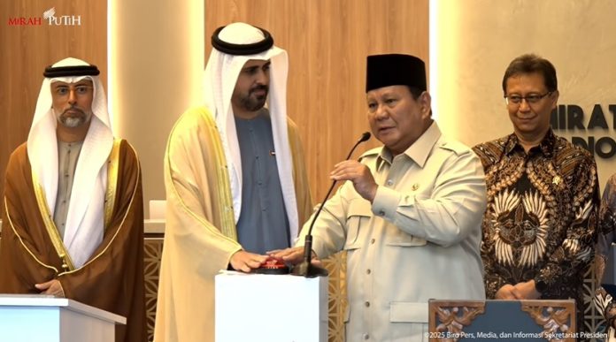 Presiden Prabowo Subianto didampingi Sheikh Theyab bin Mohamed bin Zayed Al Nahyan meresmikan Rumah Sakit Kardiologi Emirates–Indonesia (RS KEI) di Solo Techno Park, Surakarta, Jawa Tengah, Rabu (19/11/2025).