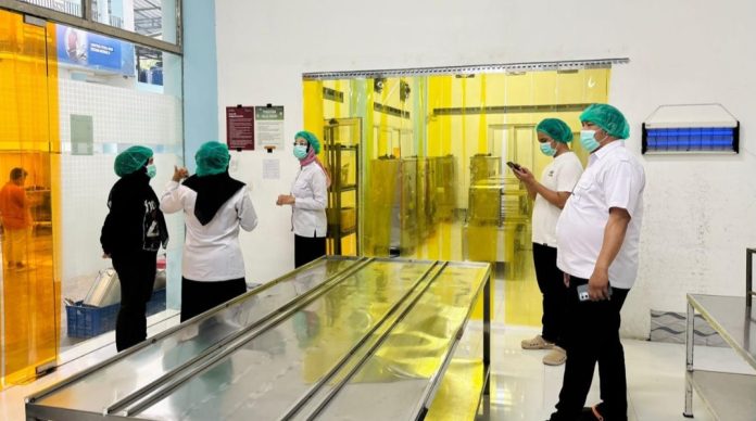 Badan Gizi Nasional (BGN) meninjau percepatan transformasi SPPG Bogor Tamansari Sukamantri sebagai model nasional berbasis konsep zero waste, Bogor, Selasa (9/12/2025).