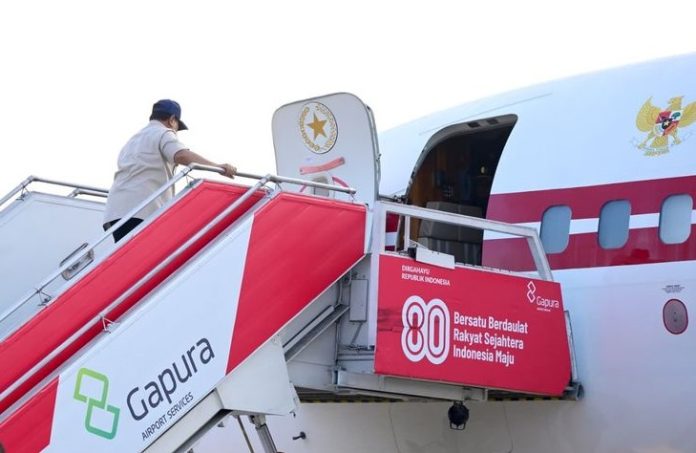 Presiden Prabowo Subianto bertolak dari Halim Perdanakusuma menuju Sumatera Utara untuk meninjau dampak banjir bandang dan longsor yang menewaskan ratusan warga, Senin (1/12/2025) pagi.