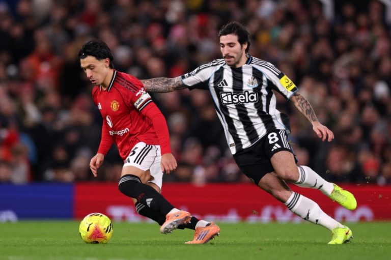 Hasil Man United vs Newcastle: Menang Tipis 1-0, Gol Voli Dorgu Jadi Penentu