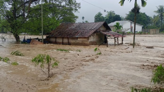 Kondisi rumah warga yang rusak akibat banjir bandang di Kabupaten Aceh Tenggara.