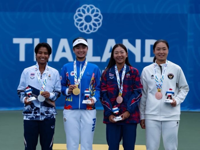 Pasangan Aldila Sutjiadi/Janice Tjen meraih medali emas cabang olahraga tenis pada SEA Games 2025.