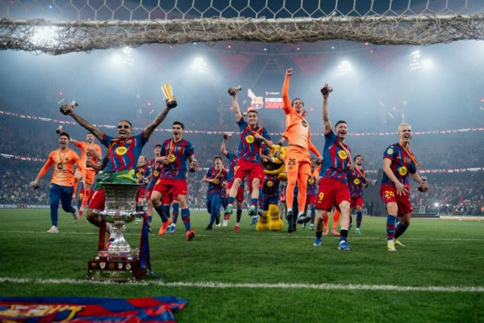 Barcelona mempertahankan gelar Piala Super Spanyol 2026 setelah mengalahkan Real Madrid 3-2 pada laga final di King Abdullah Sports City, Jeddah, Senin (12/1/2026).