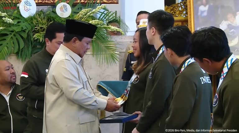 Prabowo Serahkan Bonus Atlet SEA Games 2025, Total Rp465,25 Miliar Digelontorkan