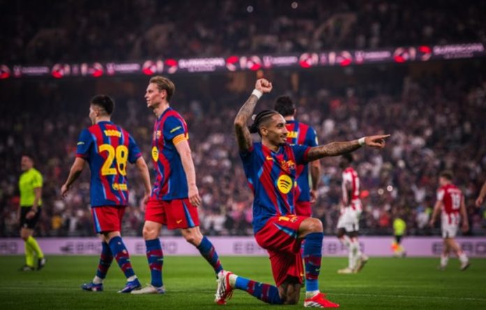 Momen Raphinha merayakan golnya dalam laga Barcelona vs Athletic Bilbao pada semifinal Piala Super Spanyol yang berakhir 5-0 di Stadion KSU Arena, Riyadh, Arab Saudi, Kamis (8/1/2026).