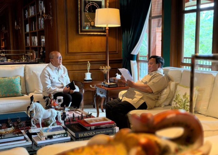 Presiden Prabowo Subianto menerima kunjungan Menteri Investasi dan Hilirisasi sekaligus CEO BPI Danantara, Rosan Roeslani, di kediaman pribadinya di Hambalang, Bogor, Jawa Barat, Minggu (4/1/2026).