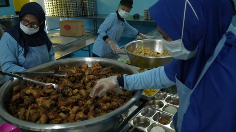 Mendag Tegaskan Kenaikan Harga Daging Ayam Bukan Dampak Program MBG
