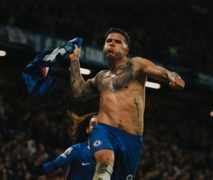 Momen Enzo Fernandez merayakan golnya dengan membuka baju setelah mencetak gol penentu pada menit ke-92 dalam laga Chelsea vs West Ham yang berakhir 3-2 pada pekan ke-24 di Stamford Bridge, Minggu (1/2/2026).