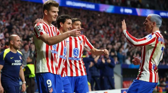 Alexander Sorloth melakukan selebrasi bersama rekan setimnya usai mencetak hattrick dalam kemenangan Atletico Madrid 4-1 atas Club Brugge (agregat 7-4) pada leg kedua Liga Champions di Stadion Riyadh Air Metropolitano, Rabu (25/2/2026).