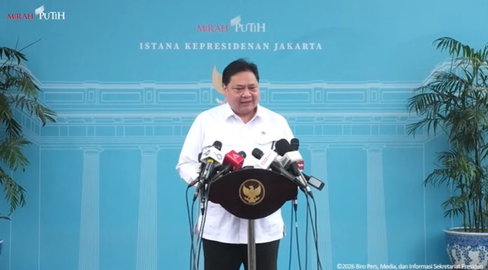 Menteri Koordinator Bidang Perekonomian Airlangga Hartarto seusai rapat terbatas bersama Presiden Prabowo di Kompleks Istana Kepresidenan, Jakarta, Rabu (11/2/2026).