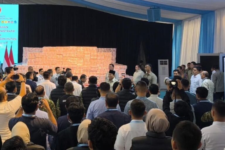 Prabowo Saksikan Penyerahan Denda Satgas PKH Rp10 Triliun di Kejagung