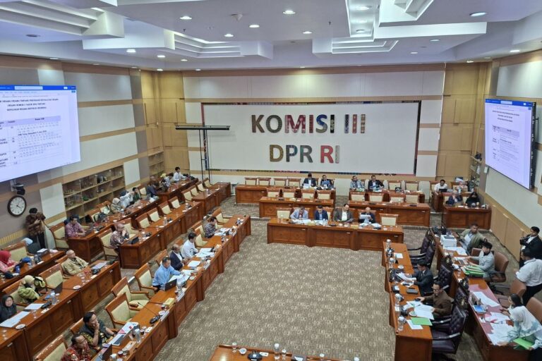 DPR dan Pemerintah Ubah Aturan Pensiun Kapolri, Masa Jabatan Bisa Diperpanjang Sesuai Kebutuhan