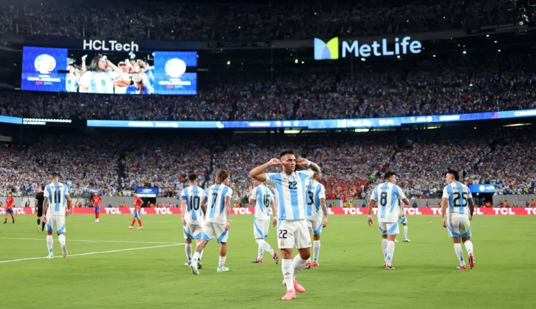Alasan Lautaro Martinez Tak Dikartu Merah usai Selebrasi dengan Suporter saat Argentina Vs Swiss