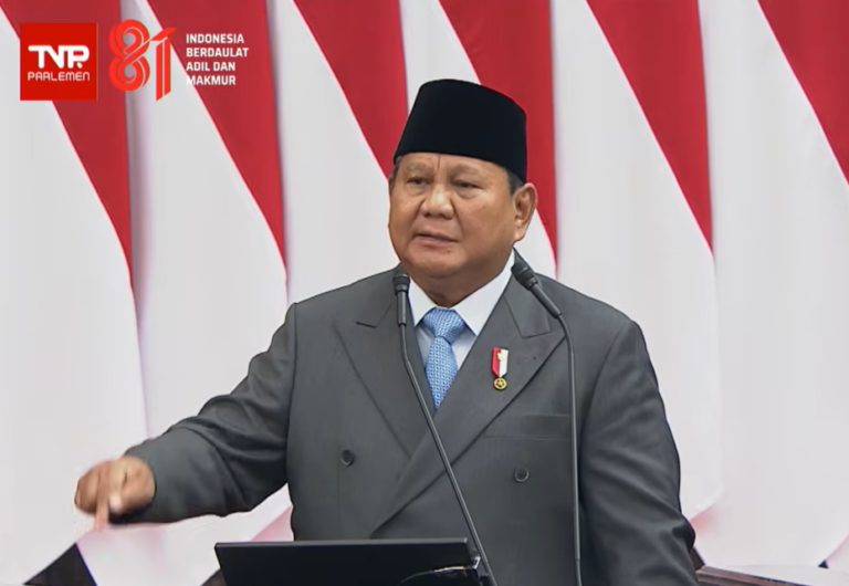 Prabowo Perkenalkan Citra, Siswa Sekolah Rakyat yang Raih Juara Karate