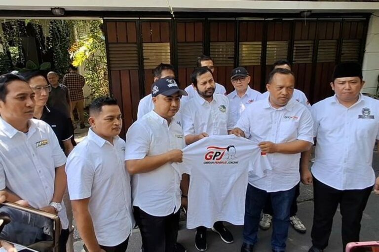 Jokowi Bertemu Relawan, Pengamat Sebut Sinyal Tegas Gibran Maju Pilpres 2029