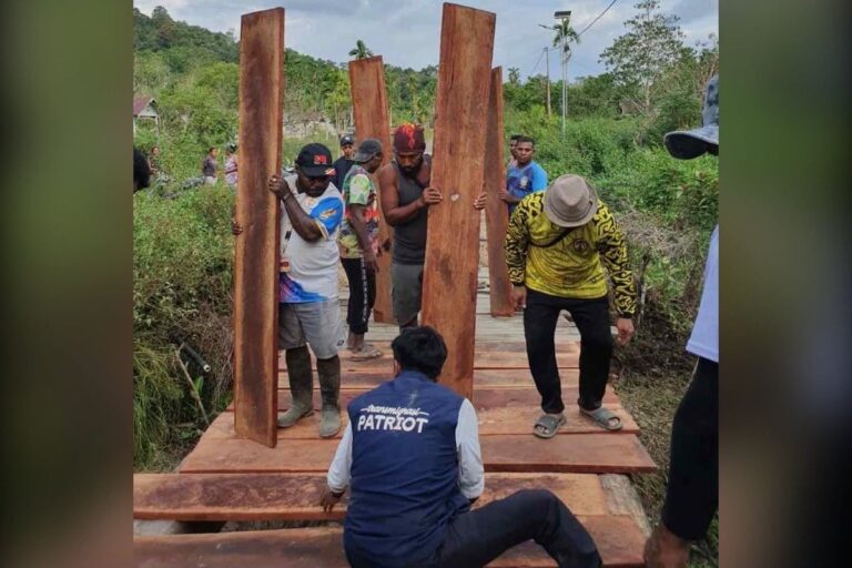 Wujud Bakti Transmigrasi, UI Bangun Jembatan Patriot di Papua Barat